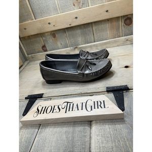 SMALL Fitting 8M Moosies Tooties Silver SlipOn Loafter Flats (Fits like US6.5-7)